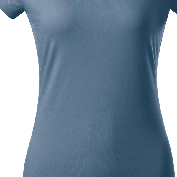 Дамска приталена тениска с V-образно деколте - Леко заострена кройка
