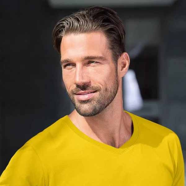 Мъжка прилепнала тениска - V-образно деколте