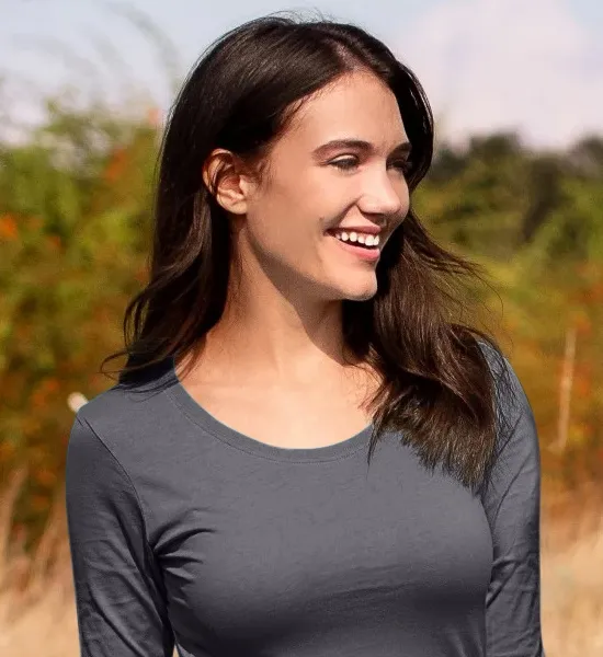 Дамска тениска с дълъг ръкав - По-дълбоко кръгло деколте