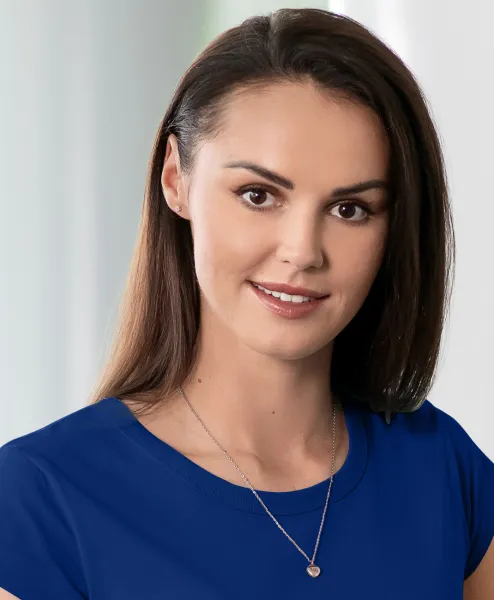 Устойчива дамска тениска - По-дълбоко кръгло деколте