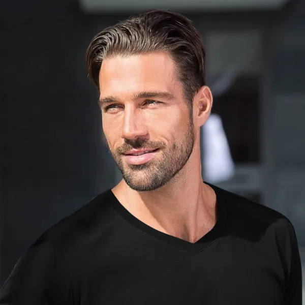 Мъжка прилепнала тениска - V-образно деколте