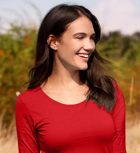 Дамска тениска с дълъг ръкав - По-дълбоко кръгло деколте