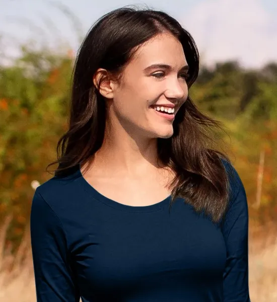 Дамска тениска с дълъг ръкав - По-дълбоко кръгло деколте