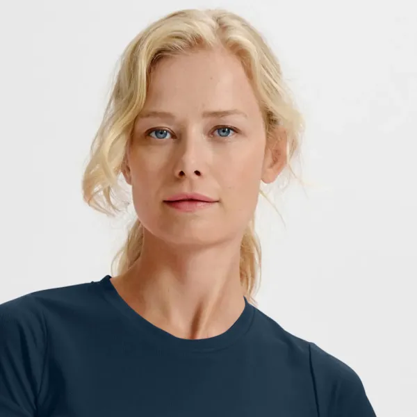 Дамска спортна тениска - Класическо кръгло деколте