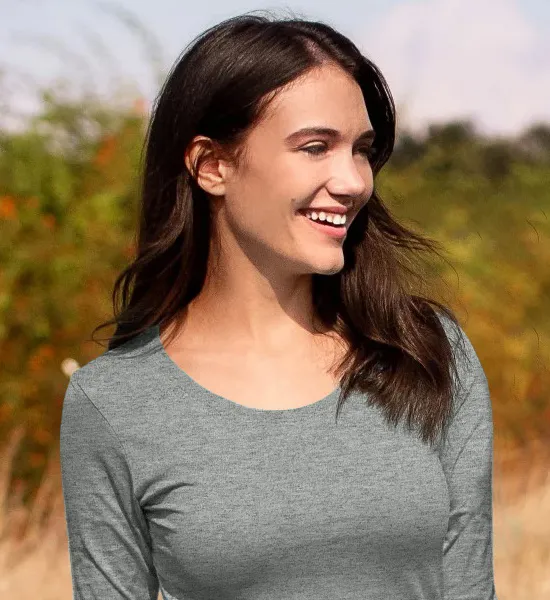 Дамска тениска с дълъг ръкав - По-дълбоко кръгло деколте