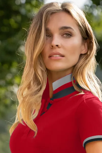 Дамска рокля с яка нагоре - Закопчаване с 4 копчета