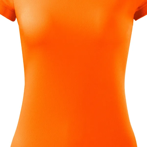 Дамска спортна тениска - Леко заострена кройка